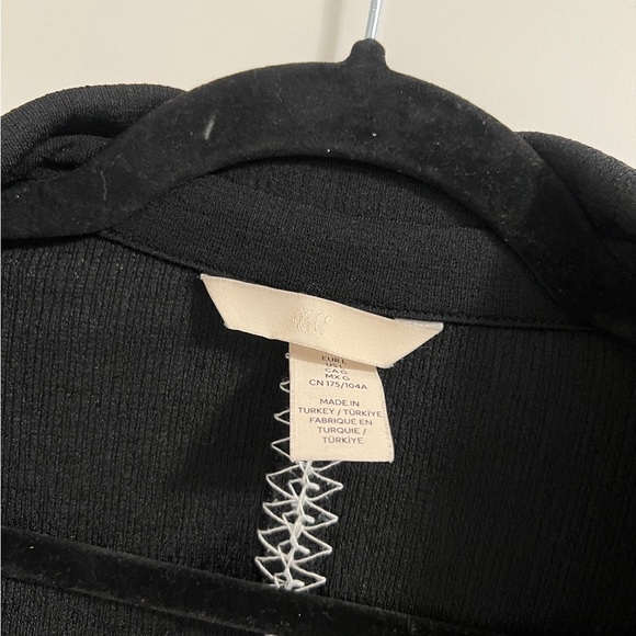 H&M oversized shirt w/ stitch detail - Picture 2 of 3